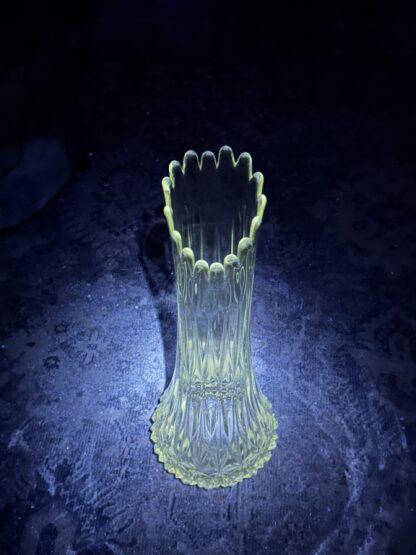 L.E. Smith Diamond Butt Swung vase MCM, clear, 21.5" tall, 16 fingers - IT GLOWS - Image 2